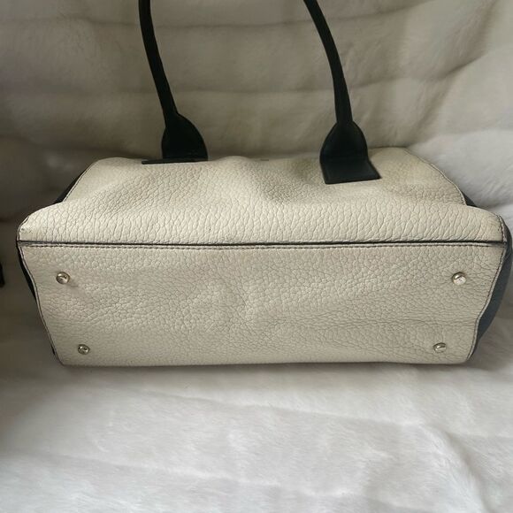 Kate Spade pebble leather beige and black shoulder bag with gold tone ac… - Picture 4 of 16